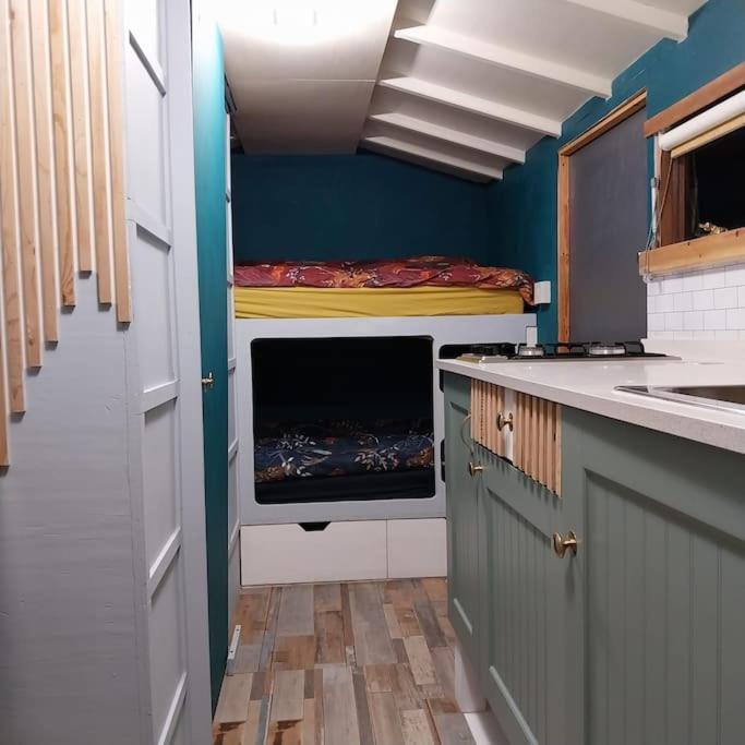 Tiny - With Private Shower In Separate Outbuilding Apartamento Nottingham