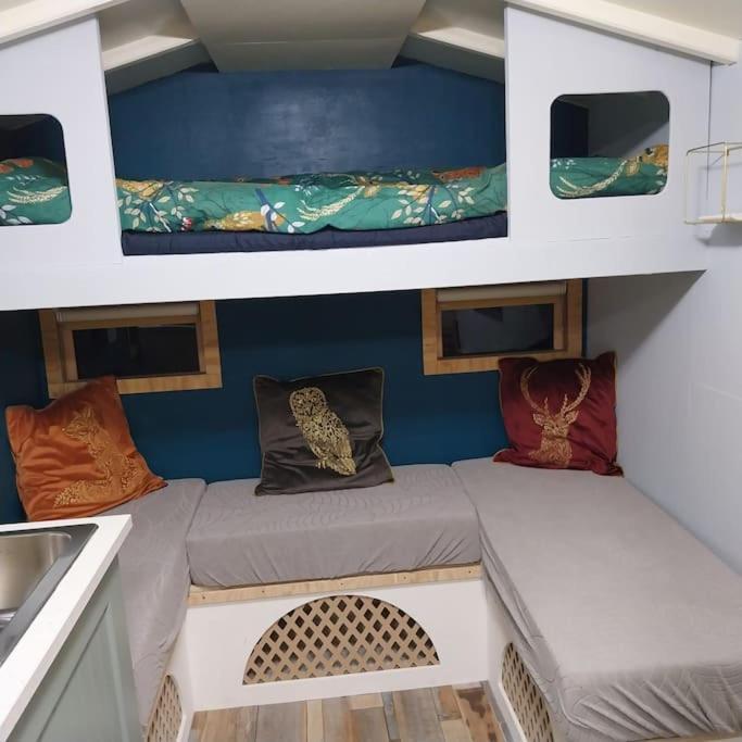 Tiny - With Private Shower In Separate Outbuilding