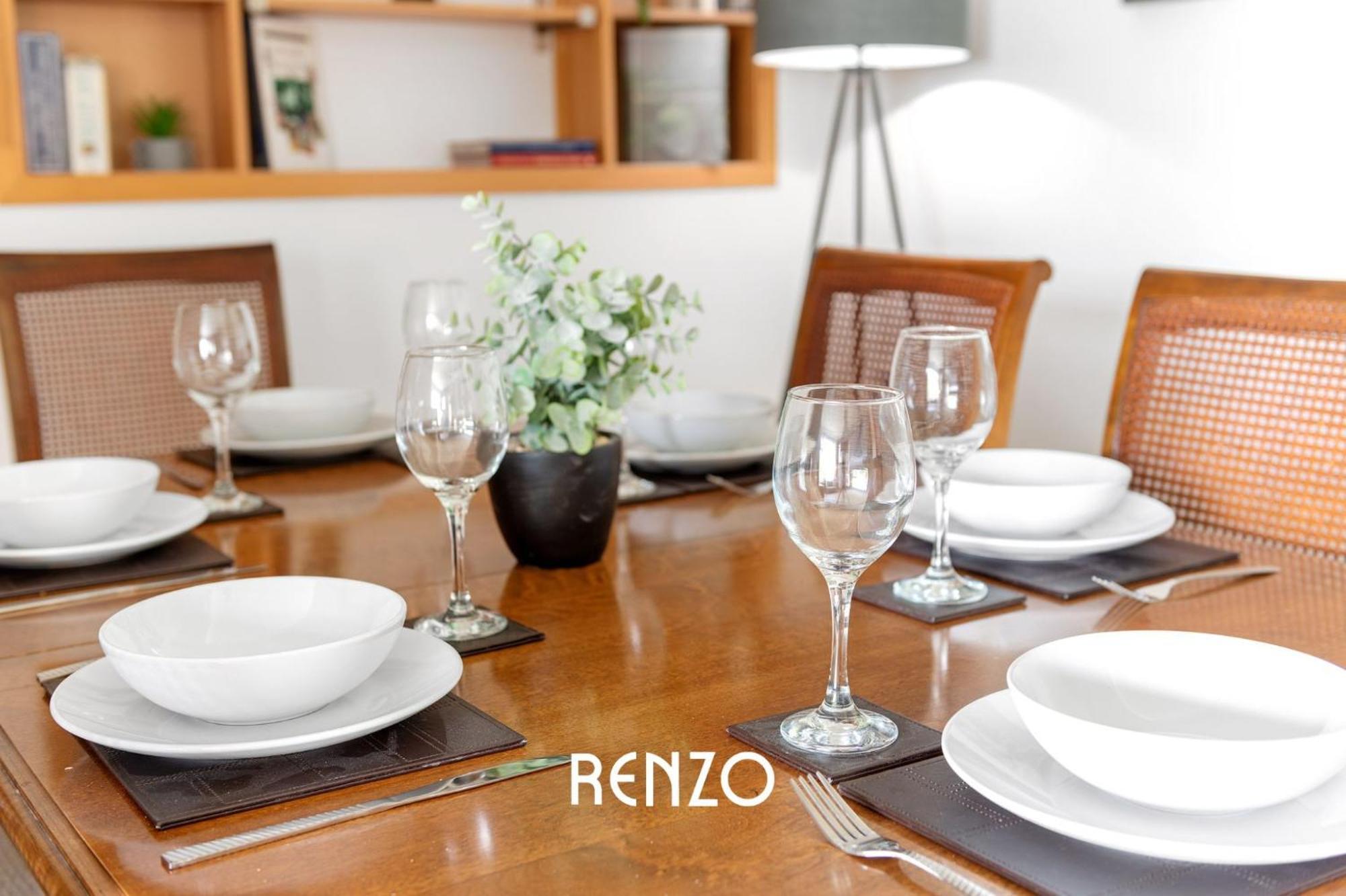 Vibrant 2-bed In By Renzo, Free Driveway Parking, Sleeps 6!