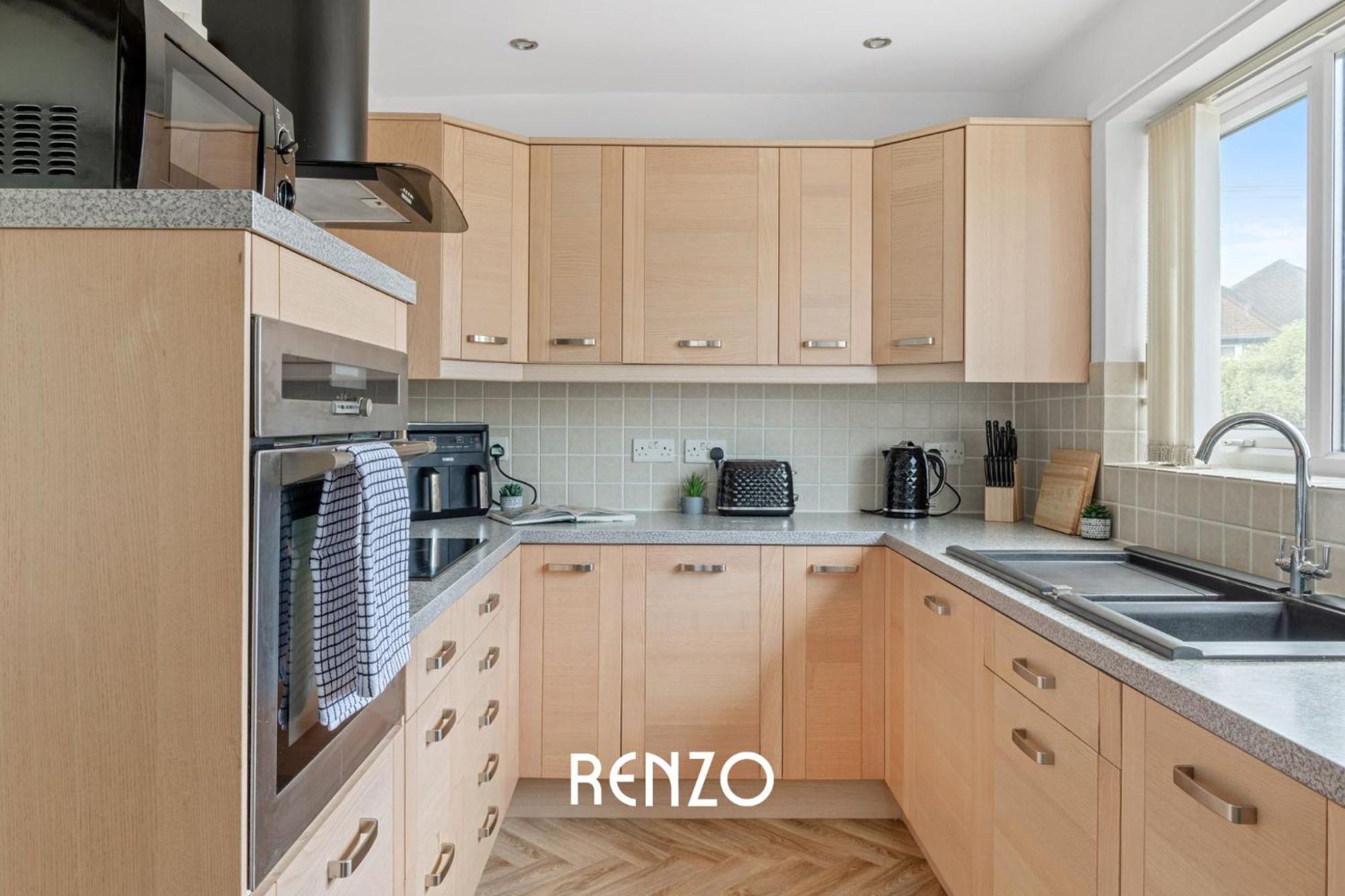Vibrant 2-bed In By Renzo, Free Driveway Parking, Sleeps 6! * Nottingham
