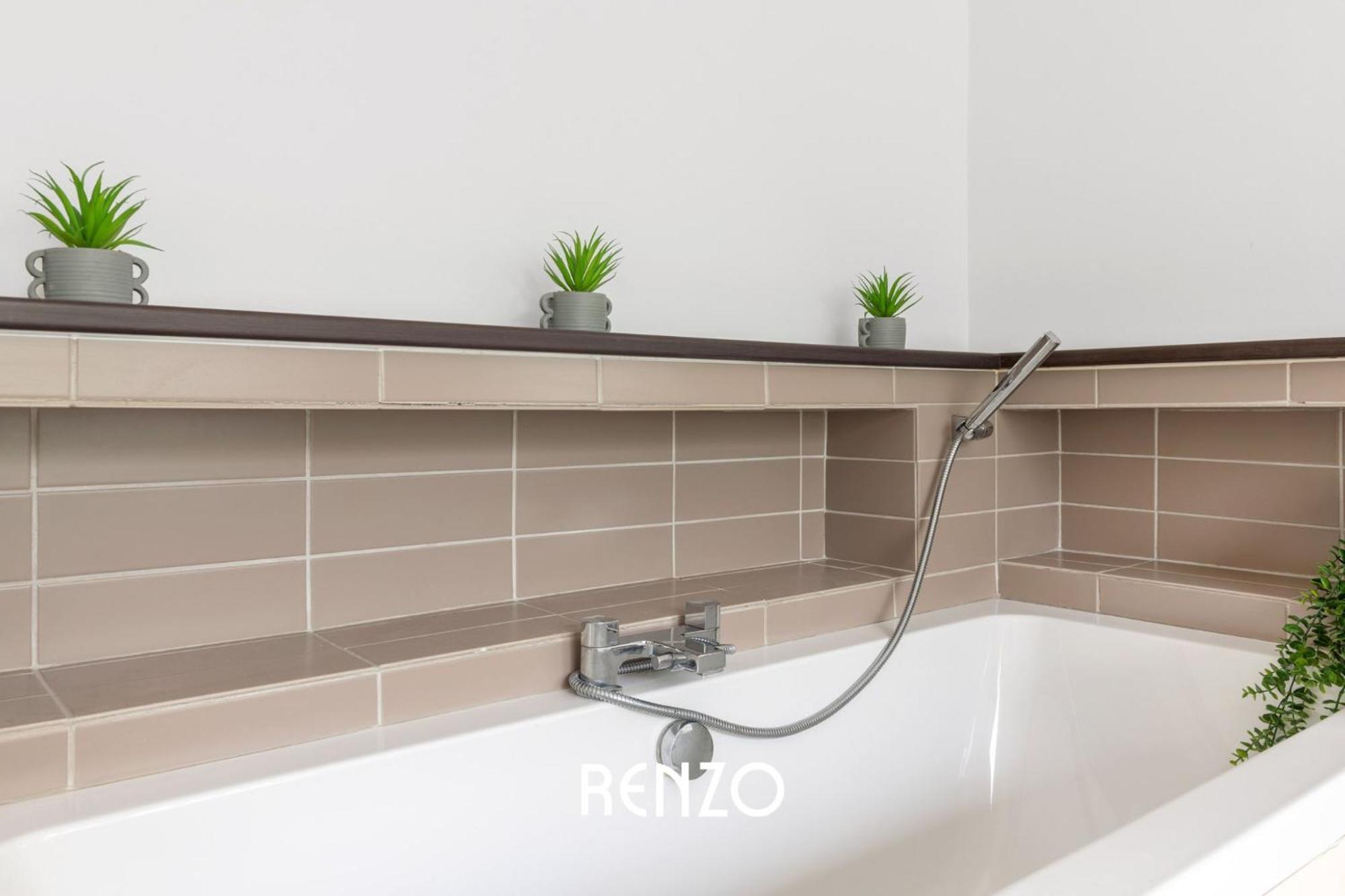 Vibrant 2-bed In By Renzo, Free Driveway Parking, Sleeps 6! *