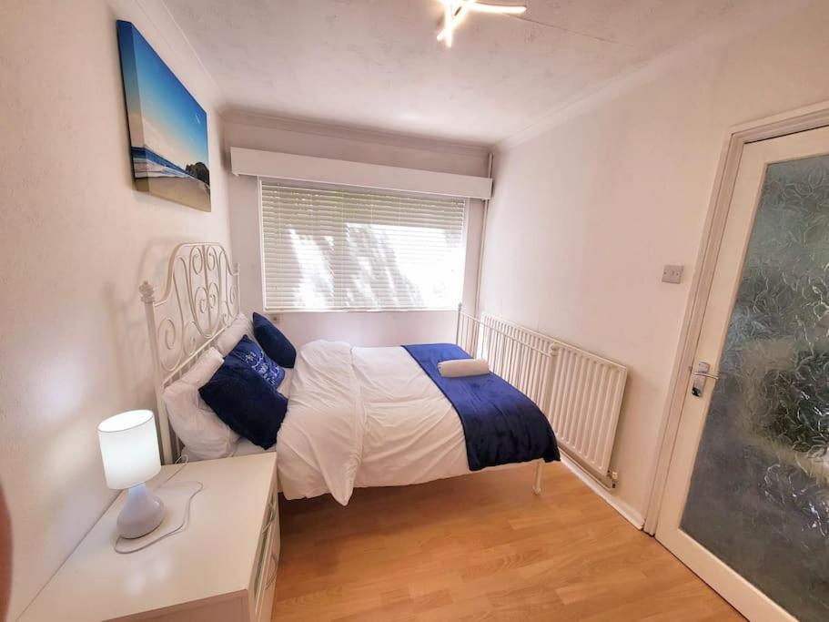 5 Bedroom House And Free Parking Apartment