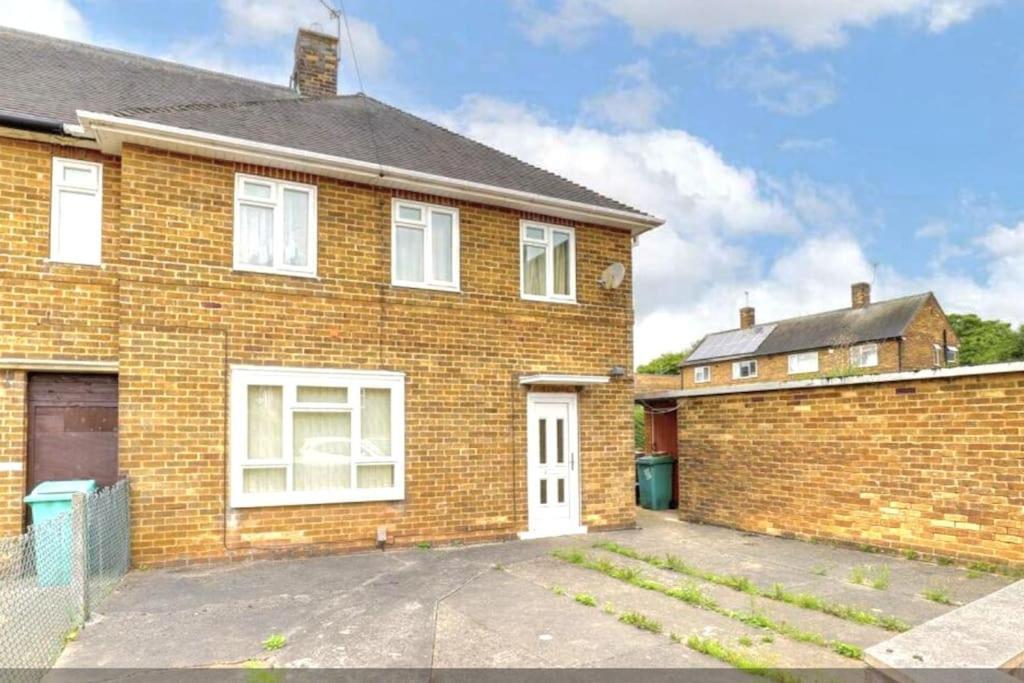 5 Bedroom House And Free Parking Apartment Nottingham