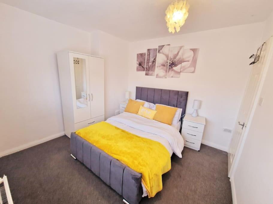 Elegant Entire 3 Bed House With Free Parking Nottingham