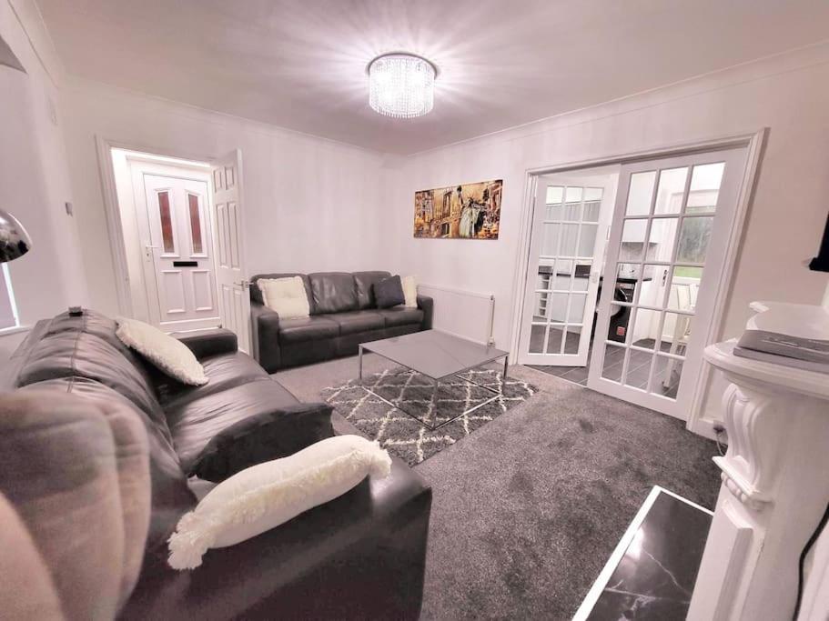 Elegant Entire 3 Bed House With Free Parking Holiday home