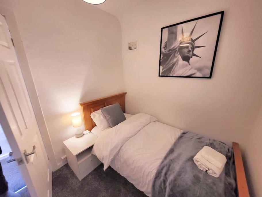 Holiday home Elegant Entire 3 Bed House With Free Parking Nottingham