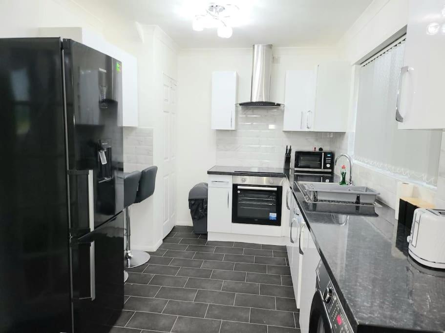 Holiday home Elegant Entire 3 Bed House With Free Parking *