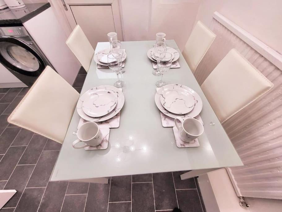 Elegant Entire 3 Bed House With Free Parking * Nottingham