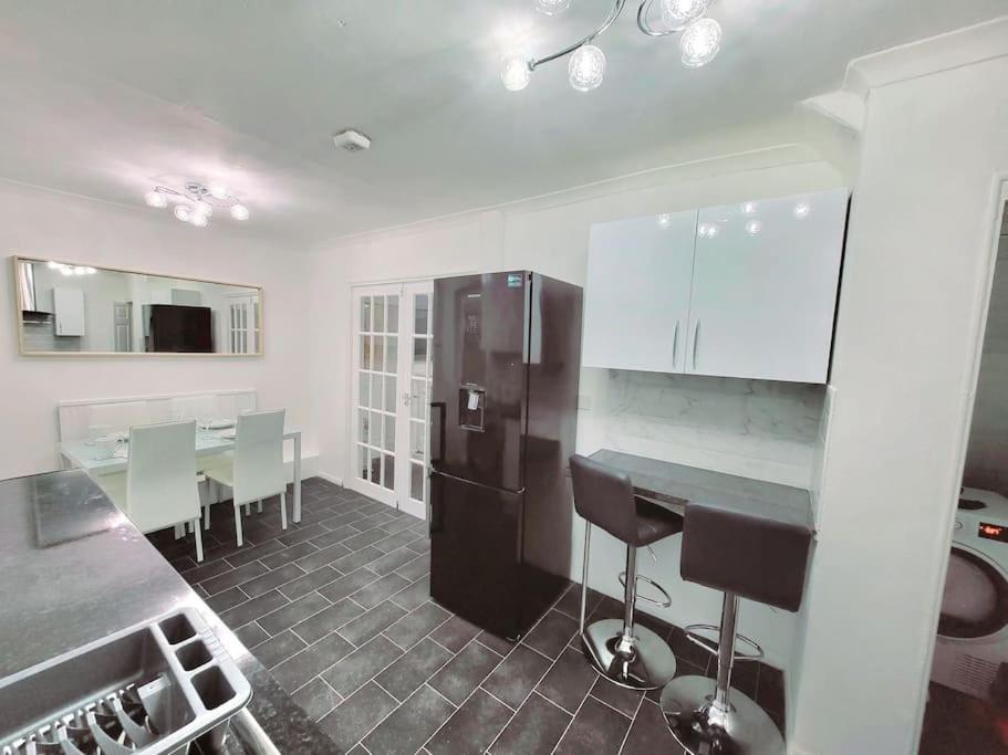 Holiday home Elegant Entire 3 Bed House With Free Parking Nottingham