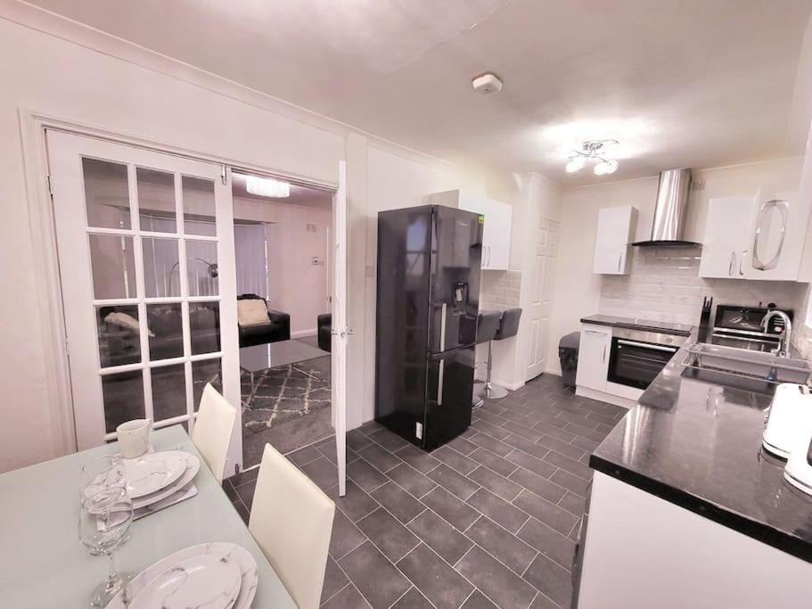 Elegant Entire 3 Bed House With Free Parking * Nottingham