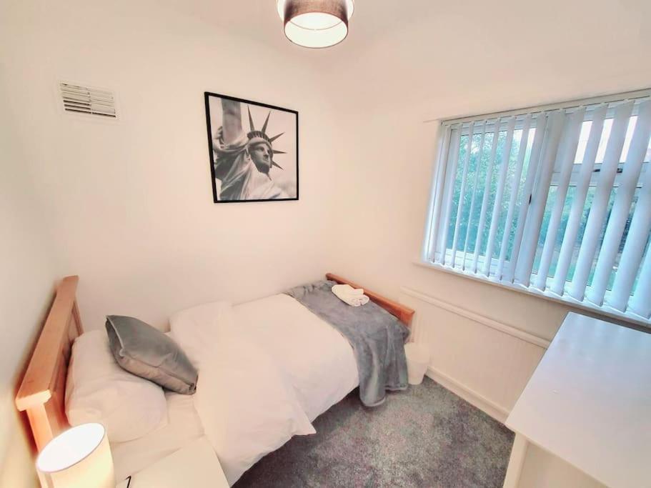 Elegant Entire 3 Bed House With Free Parking Holiday home