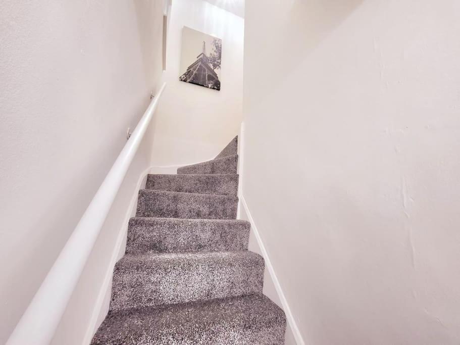 Holiday home Elegant Entire 3 Bed House With Free Parking