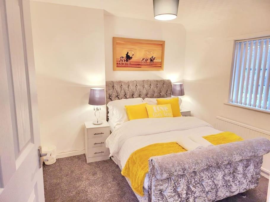 Elegant Entire 3 Bed House With Free Parking