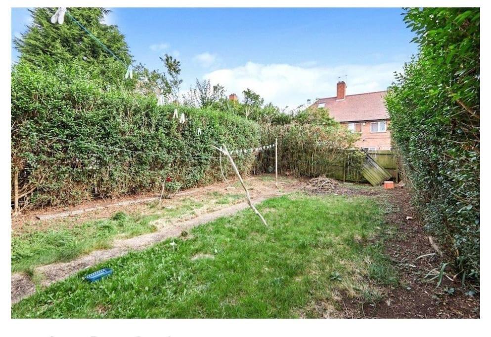 Elegant Entire 3 Bed House With Free Parking Holiday home *