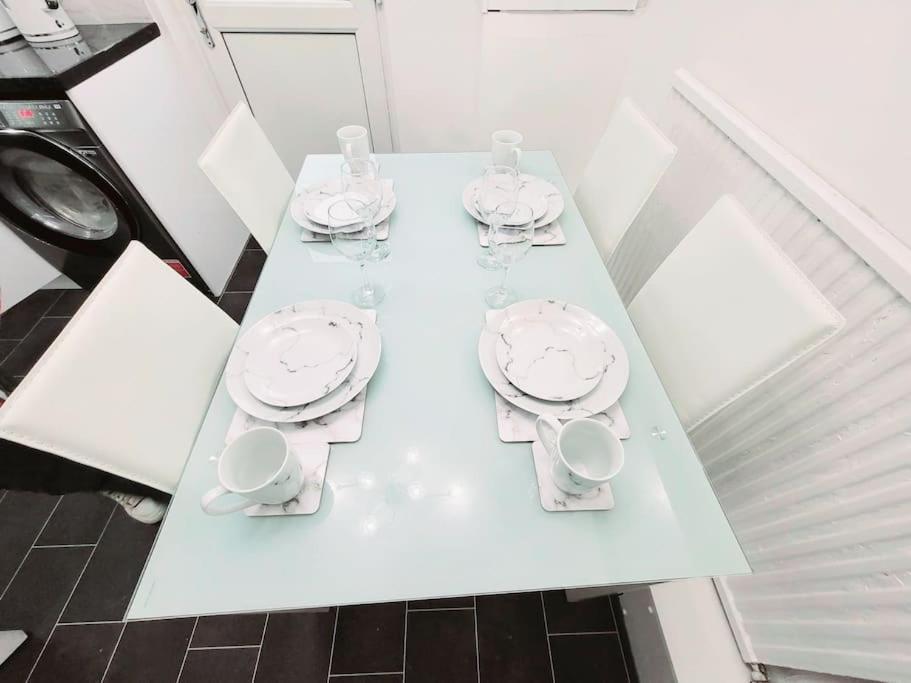Elegant Entire 3 Bed House With Free Parking Nottingham