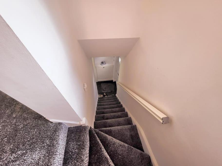 Elegant Entire 3 Bed House With Free Parking Holiday home