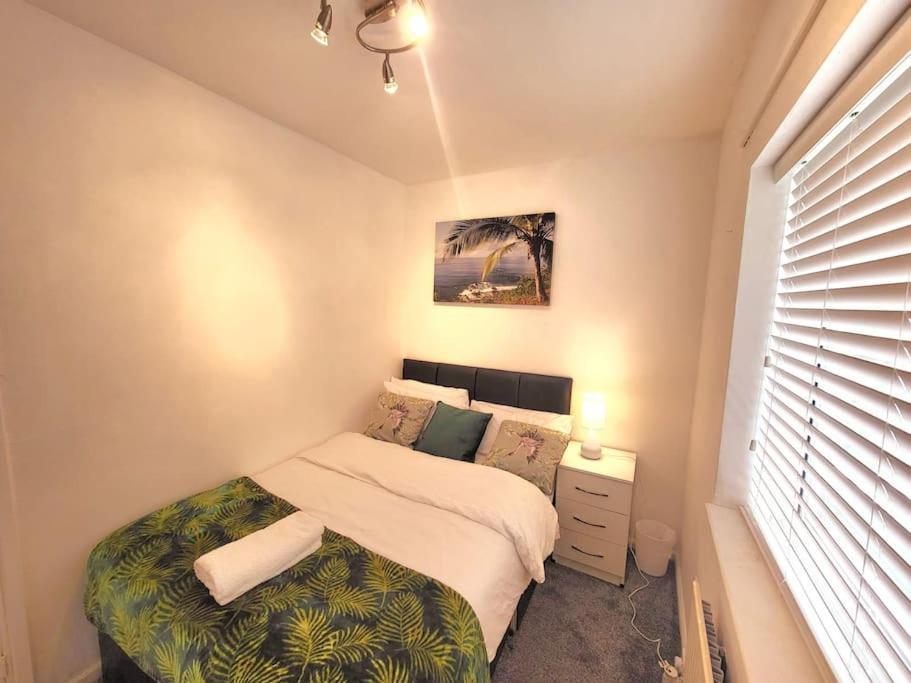 5 Bedroom House And Free Parking Nottingham