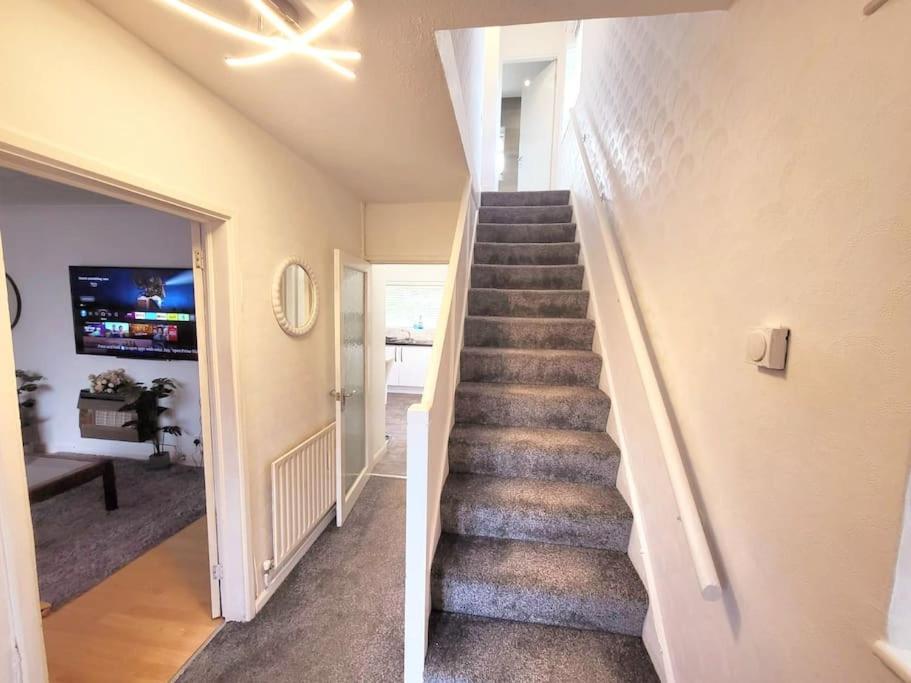 Apartment 5 Bedroom House And Free Parking Nottingham