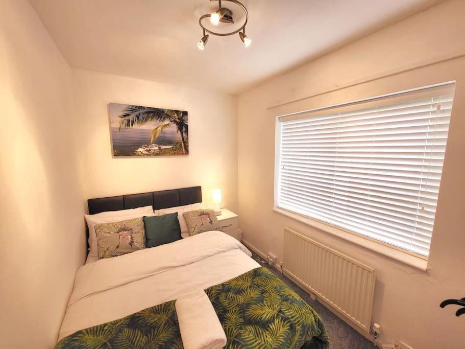 Apartment 5 Bedroom House And Free Parking *