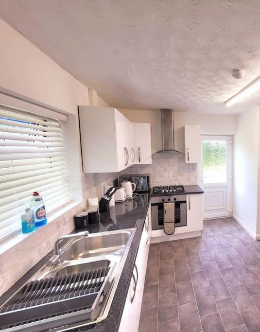 Apartment 5 Bedroom House And Free Parking Nottingham