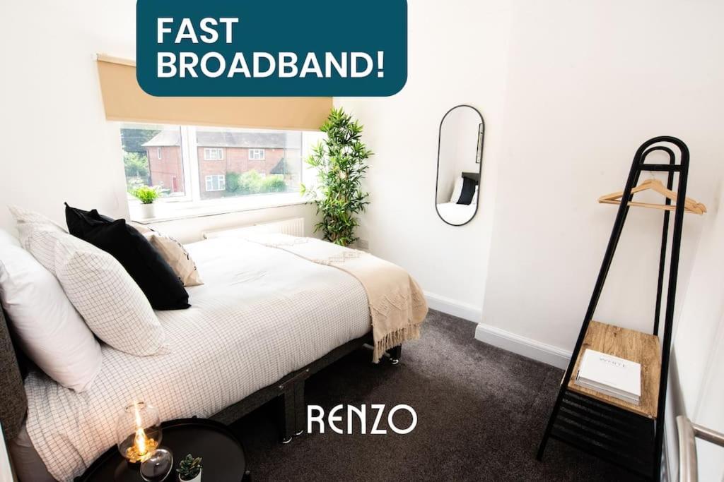 Charming 3-bed In By Renzo, Free Parking, Free Wi-fi! Apartment *