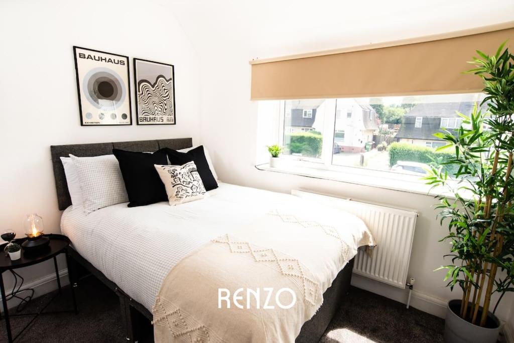 Charming 3-bed In By Renzo, Free Parking, Free Wi-fi! Apartment