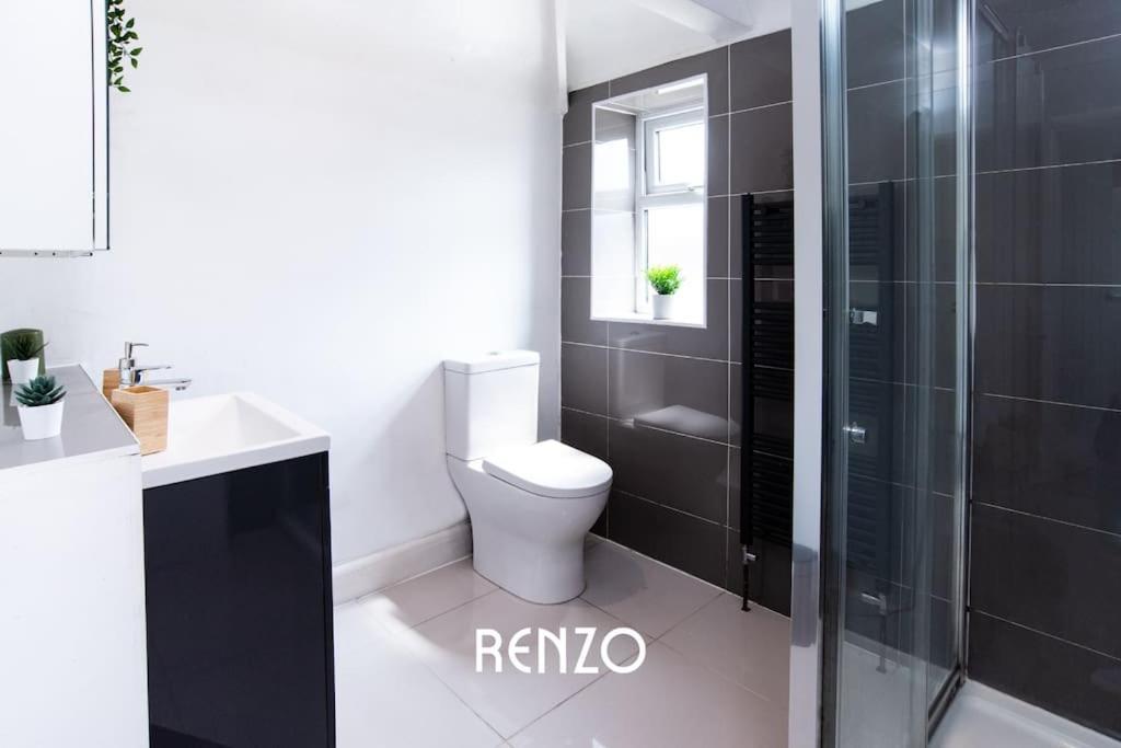 Charming 3-bed In By Renzo, Free Parking, Free Wi-fi! Apartment Nottingham