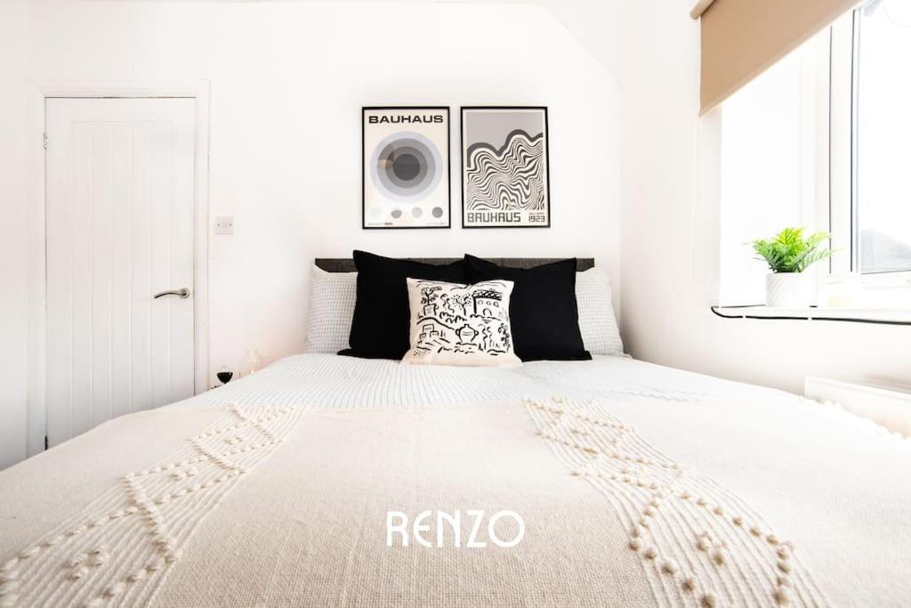 Charming 3-bed In By Renzo, Free Parking, Free Wi-fi! *