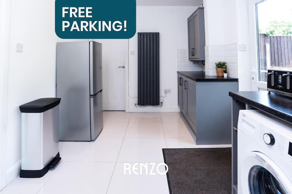 Charming 3-bed In By Renzo, Free Parking, Free Wi-fi! Nottingham
