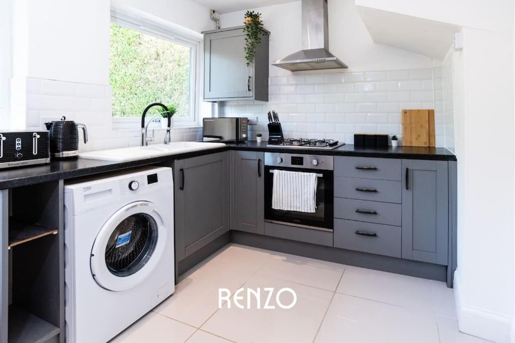 Charming 3-bed In By Renzo, Free Parking, Free Wi-fi!