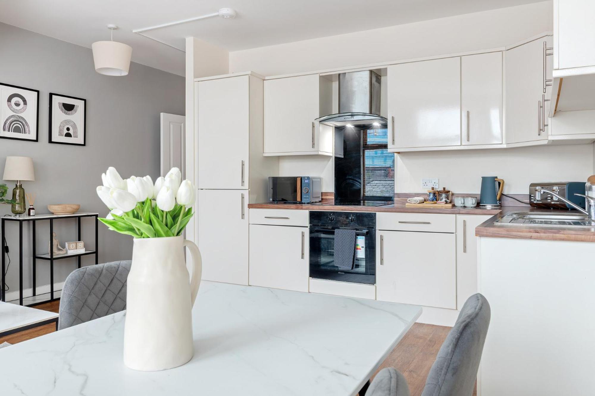 Spacious 1 Bedroom *