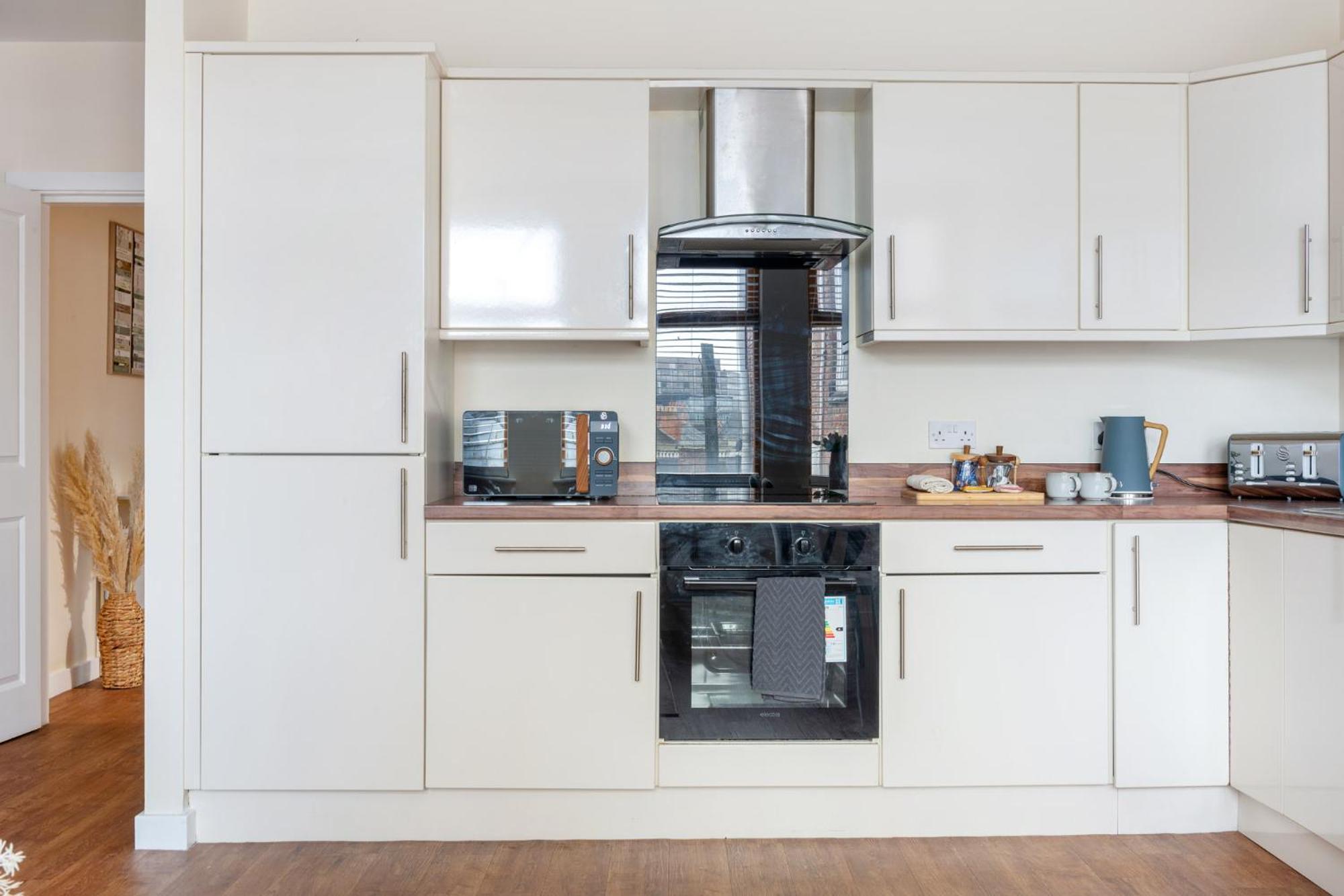 Apartment Spacious 1 Bedroom *