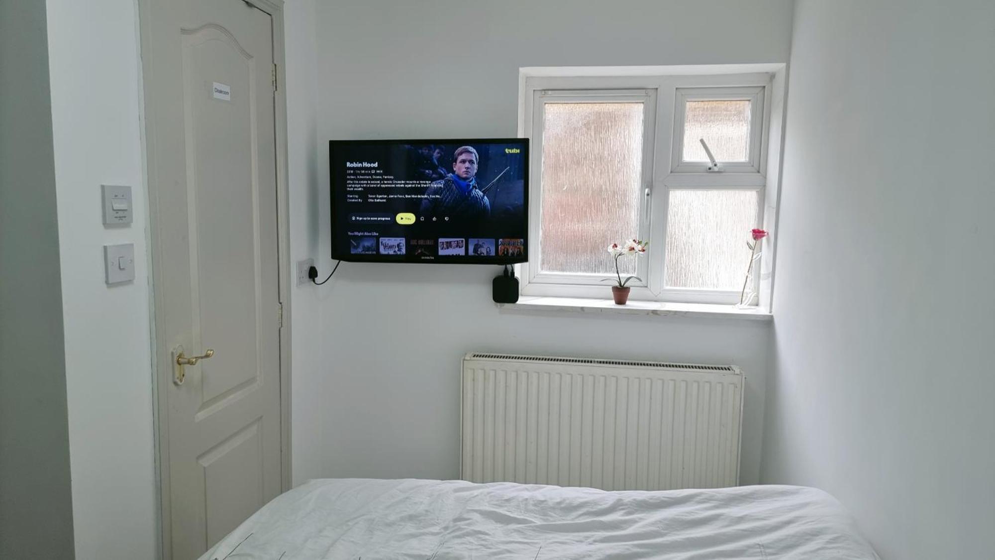 Entire-2 Bedroom With Driveway,1free Parking