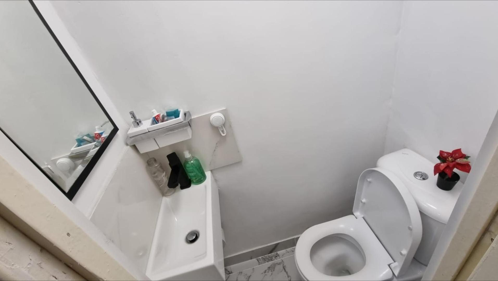 Apartment Entire-2 Bedroom With Driveway,1free Parking