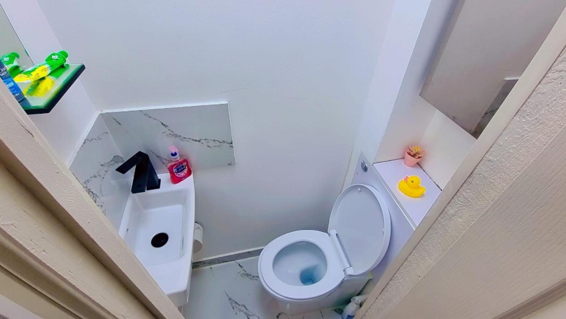 Entire-2 Bedroom With Driveway,1free Parking * Nottingham