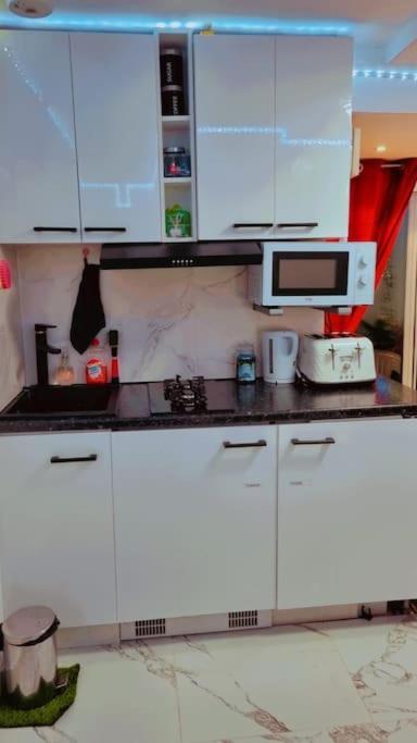 Entire-2 Bedroom With Driveway,1free Parking