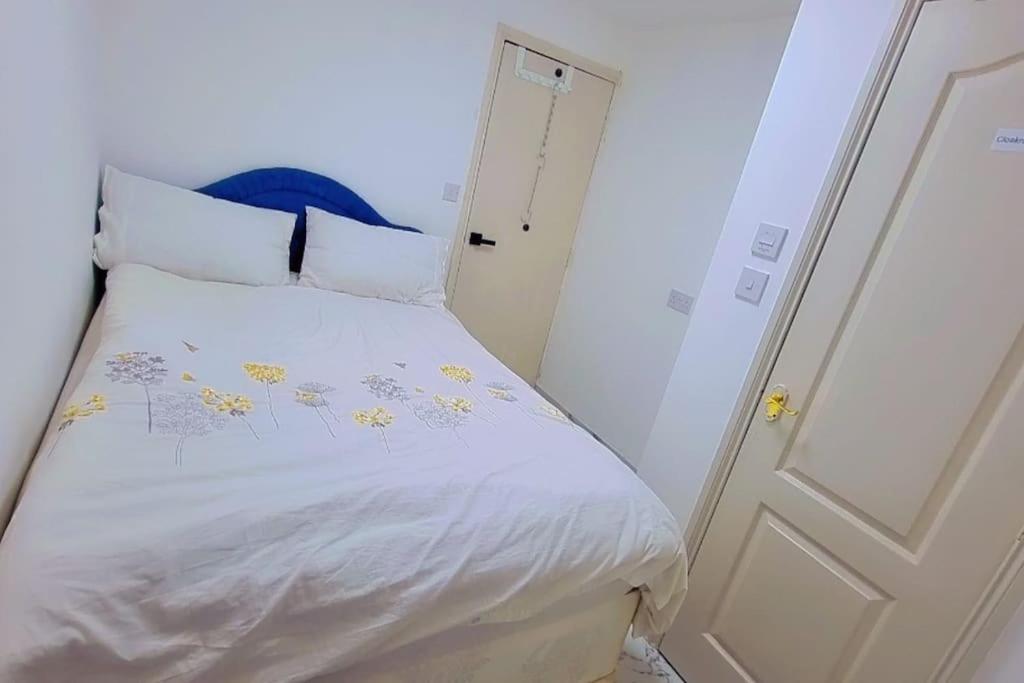 Entire-2 Bedroom With Driveway,1free Parking Apartment