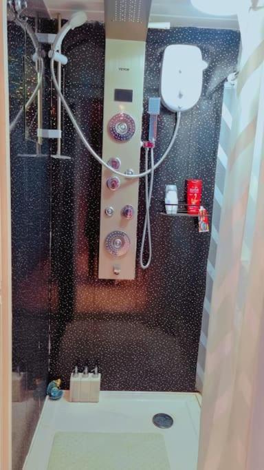 Entire-2 Bedroom With Driveway,1free Parking Apartment *
