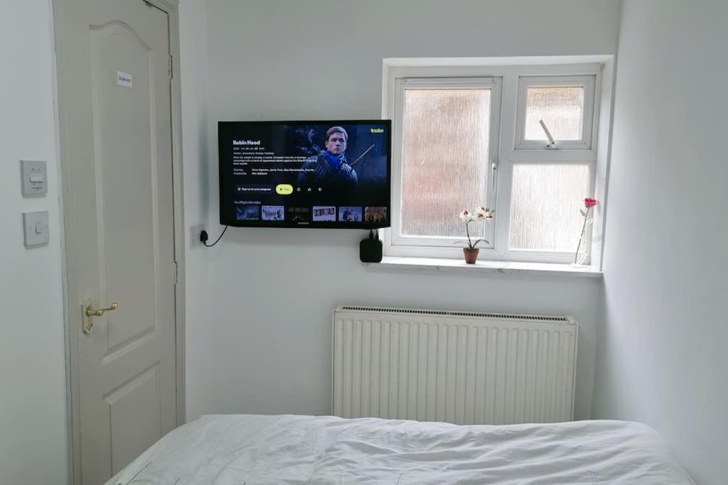 Entire-2 Bedroom With Driveway,1free Parking *