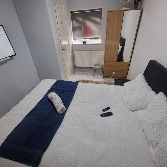 Entire-2 Bedroom With Driveway,1free Parking * Nottingham