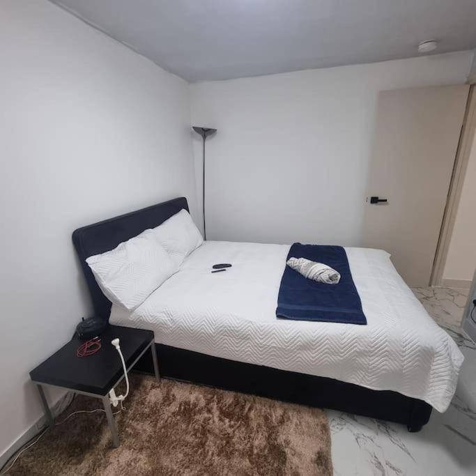 Entire-2 Bedroom With Driveway,1free Parking *