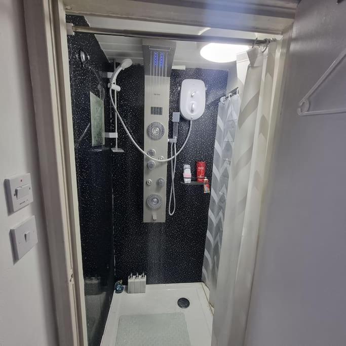 Entire-2 Bedroom With Driveway,1free Parking * Nottingham