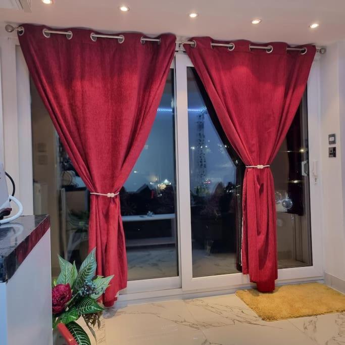 Entire-2 Bedroom With Driveway,1free Parking Apartment *