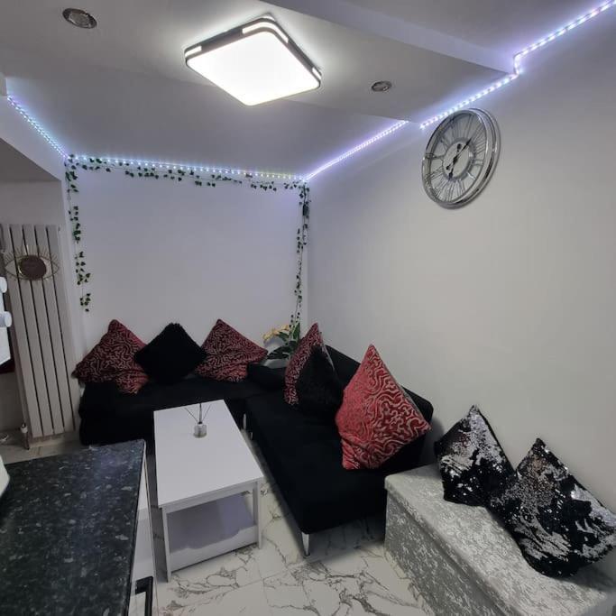 Apartment Entire-2 Bedroom With Driveway,1free Parking Nottingham