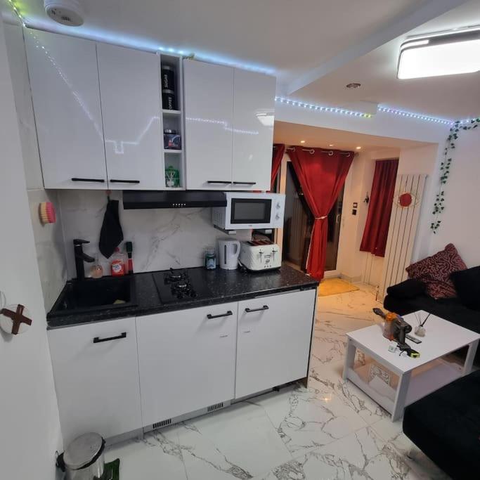 Entire-2 Bedroom With Driveway,1free Parking *