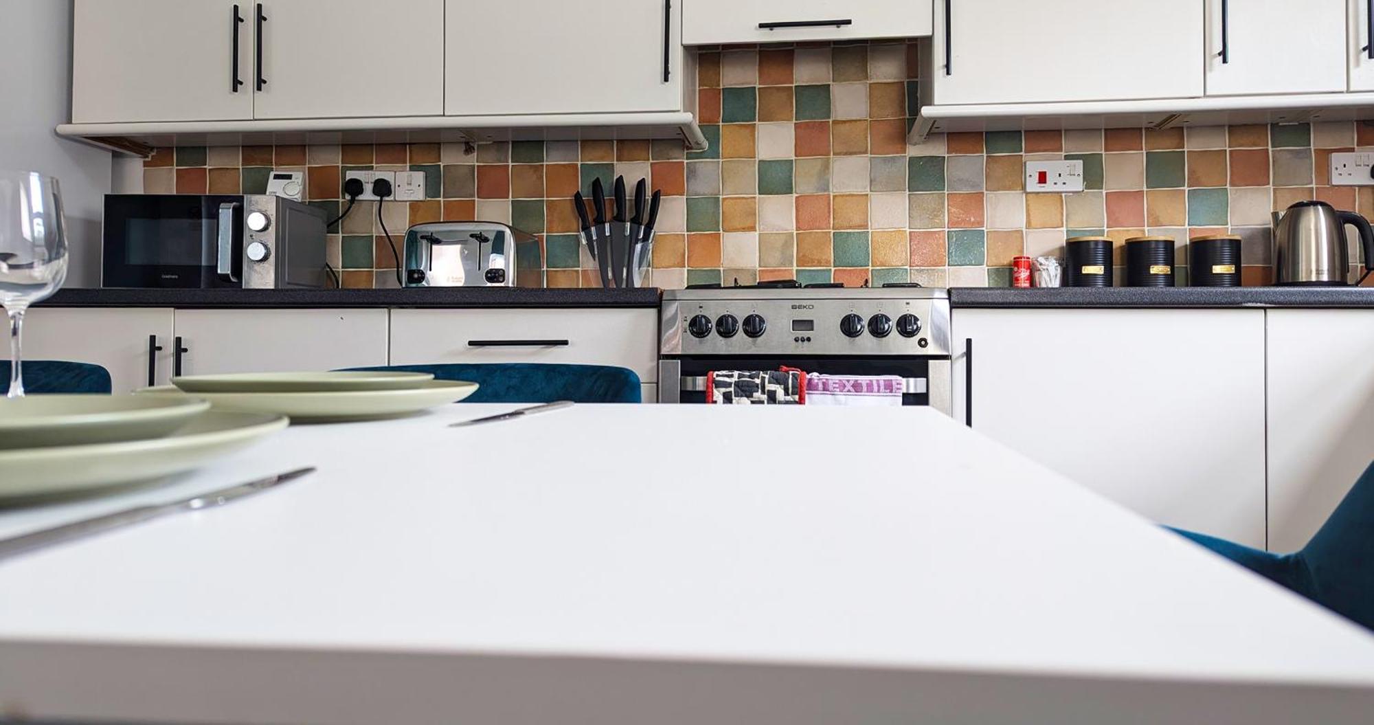 4 Bedroom House, Prime Location, Free Parking Apartment Nottingham