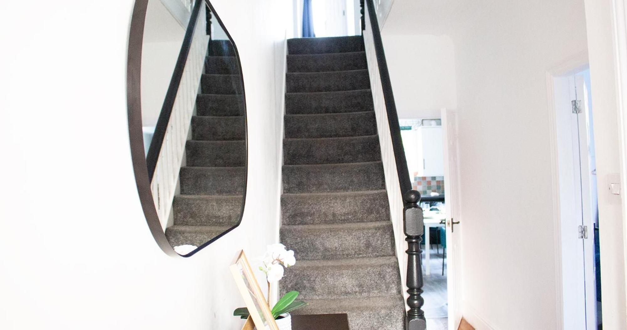 Apartment 4 Bedroom House, Prime Location, Free Parking