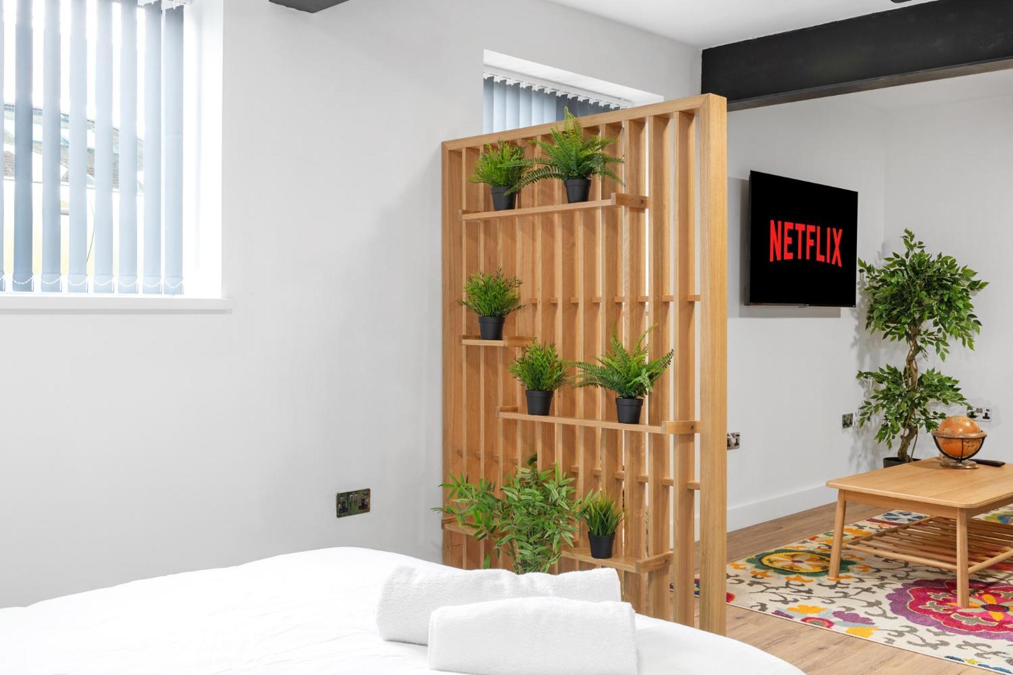 Modern In Arnold Apartment