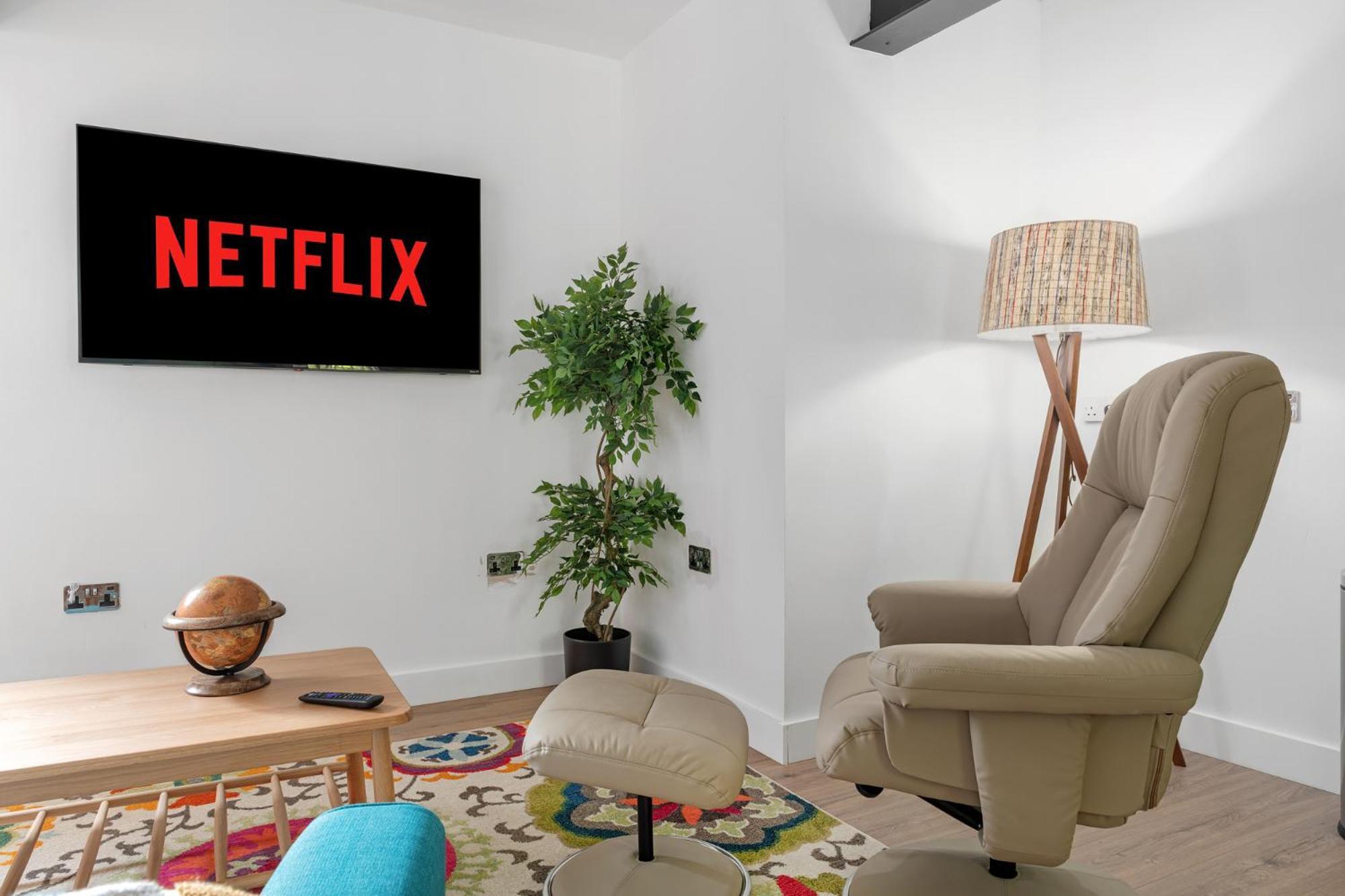 Modern In Arnold Apartment