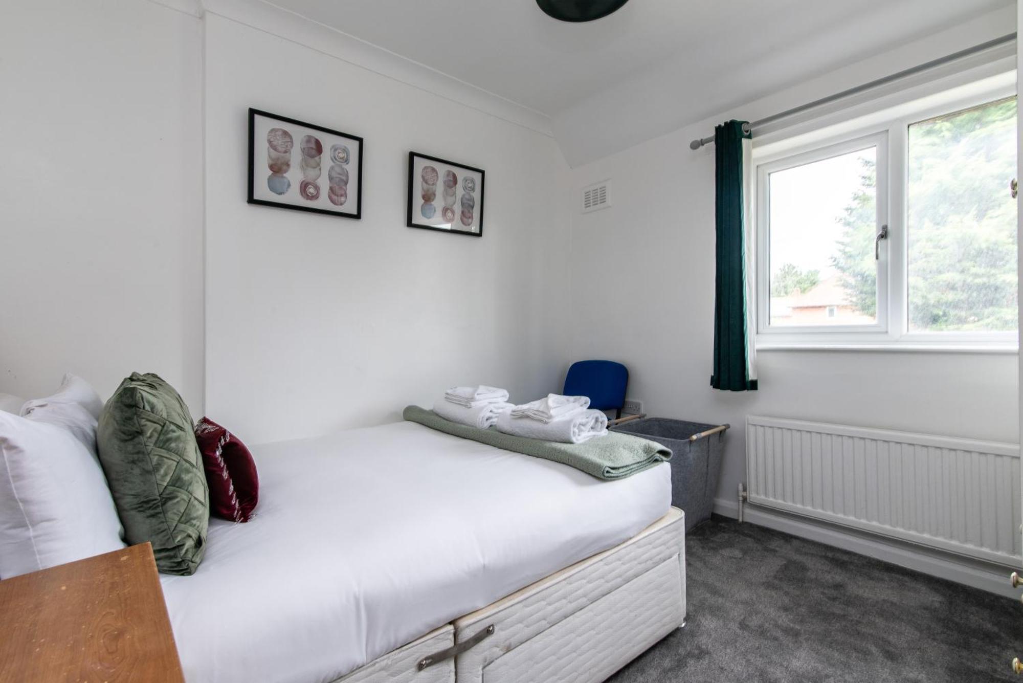 Charming 3-bed In - Prime Location *
